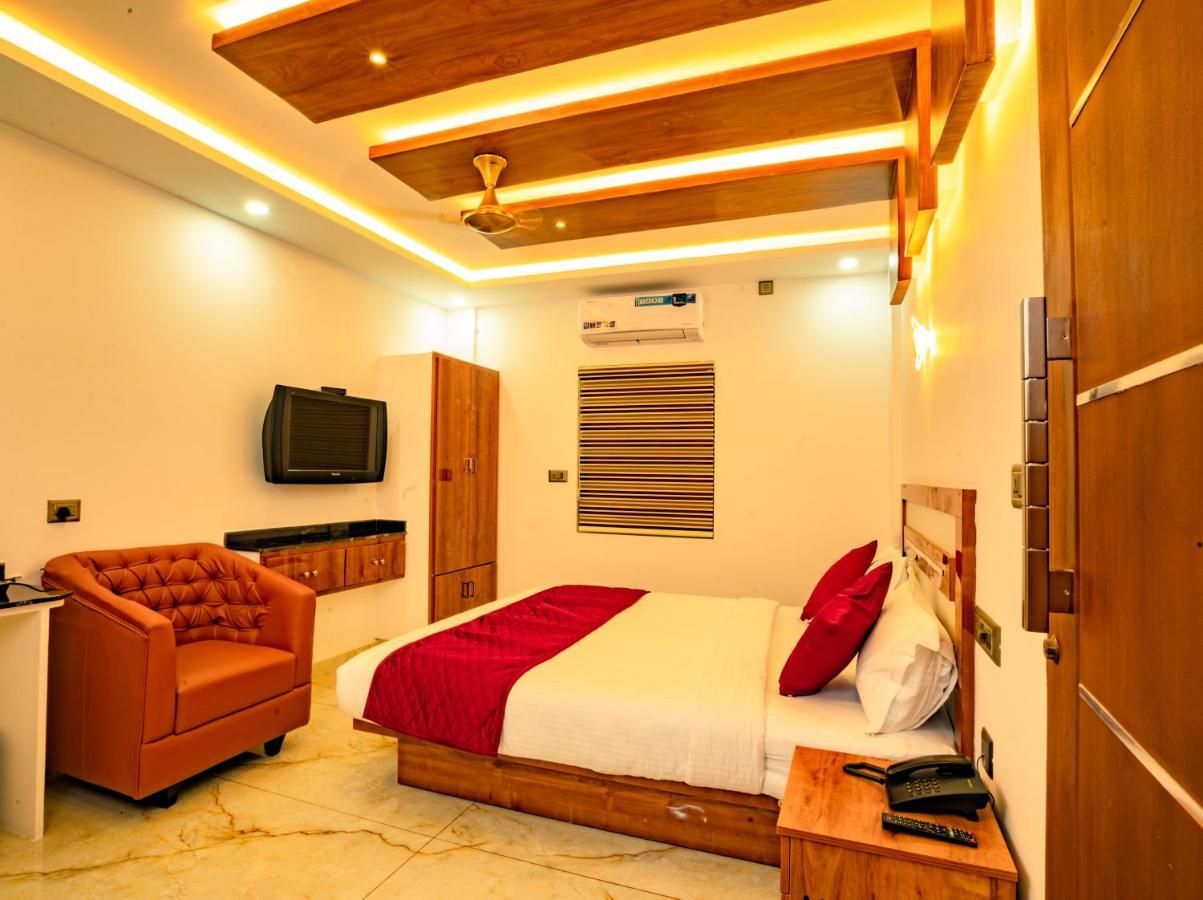 Marina Suites Airport Hotel Kochi Luaran gambar