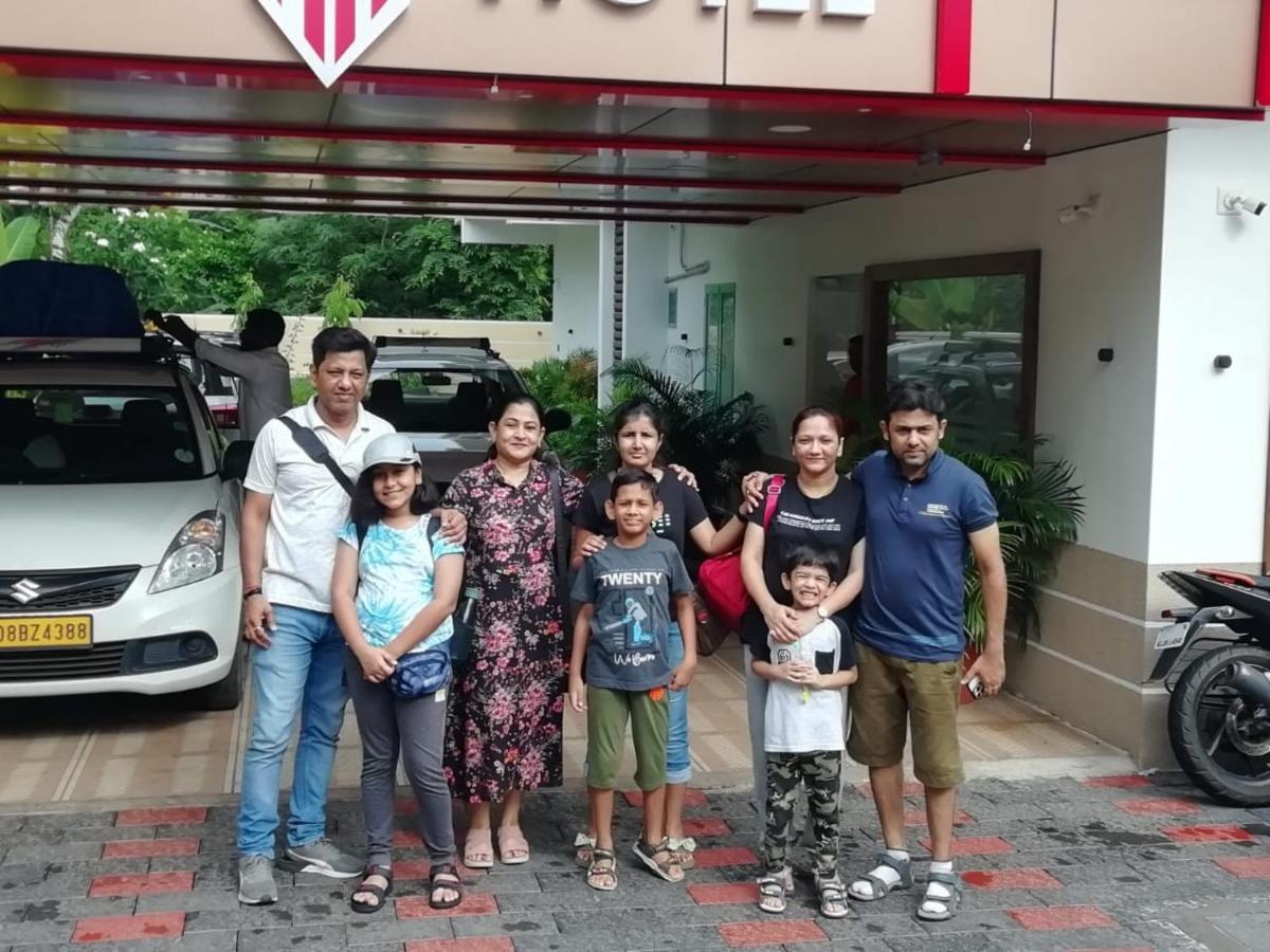 Marina Suites Airport Hotel Kochi Luaran gambar