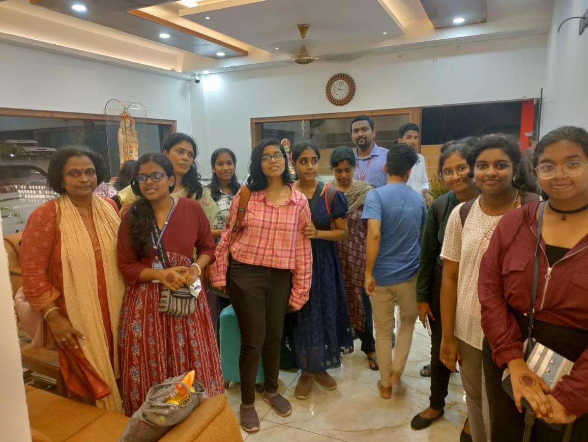 Marina Suites Airport Hotel Kochi Luaran gambar