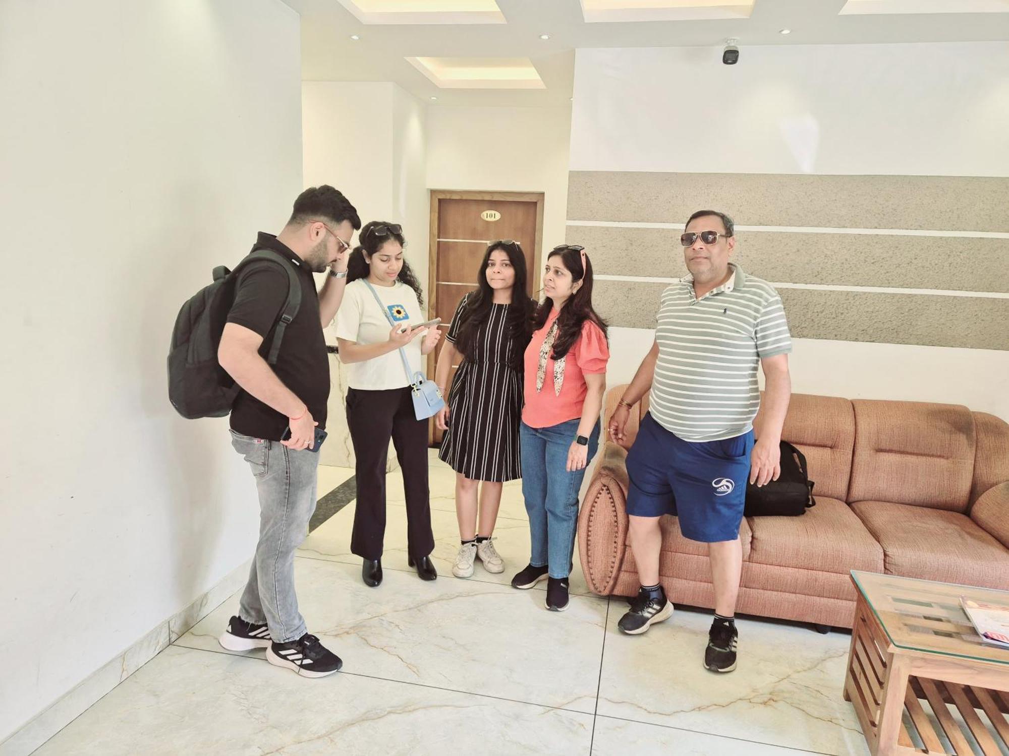 Marina Suites Airport Hotel Kochi Luaran gambar
